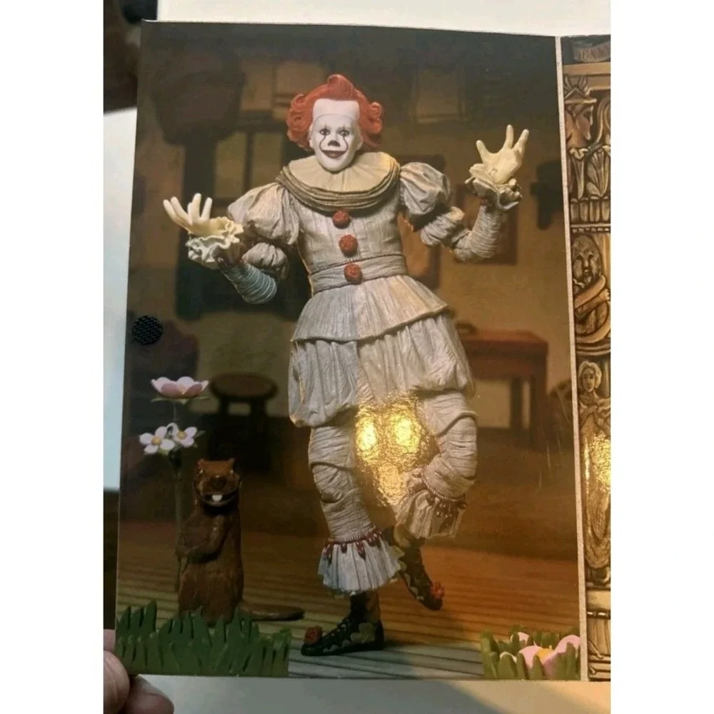 Neca Welcome To Derry Ultimate Bob Gray As Pennywise The Dancing Clown 7